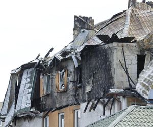 Blok przy ul. Powstańców w Ząbkach po pożarze