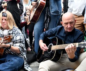 Gitarowe granie z zespołem Dżem na Rynku w Katowicach