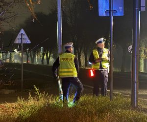 Tragedia na DK92. Kierowca potrącił młodą dziewczynę i uciekł. Trwają poszukiwania ciemnego auta