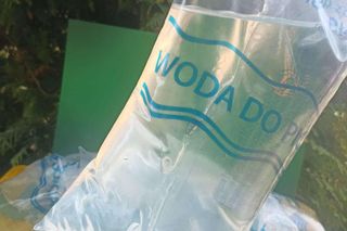 Jeden worek zawiera litr zdatnej do spożycia wody