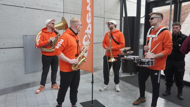 Tłumy na otwarciu Popeyes w Olsztynie. Rekordzista czekał w kolejce ponad 20 godzin