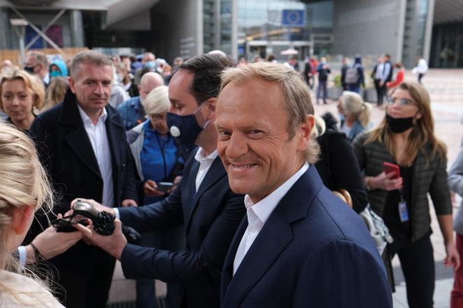 Tusk ogolił sie dla Trzaskowskiego