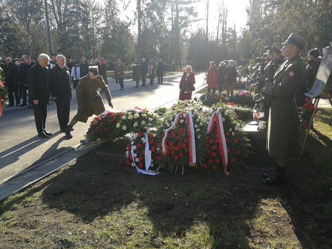 Grób Jana Olszewskiego w 1. rocznicę śmierci