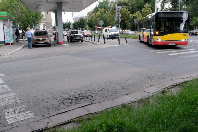 Drogowcy zabierają się za zdewastowaną ulicę