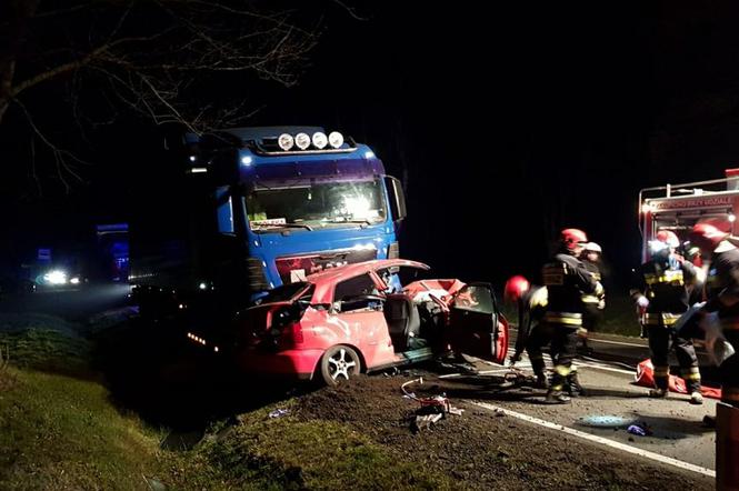 Tragedia na trasie Człuchowo - Bydgoszcz. Nie żyją aż trzy osoby! [ZDJĘCIA]