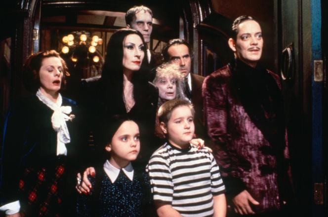 Jak po latach wyglądają aktorzy z filmu "Rodzina Addamsów"? 