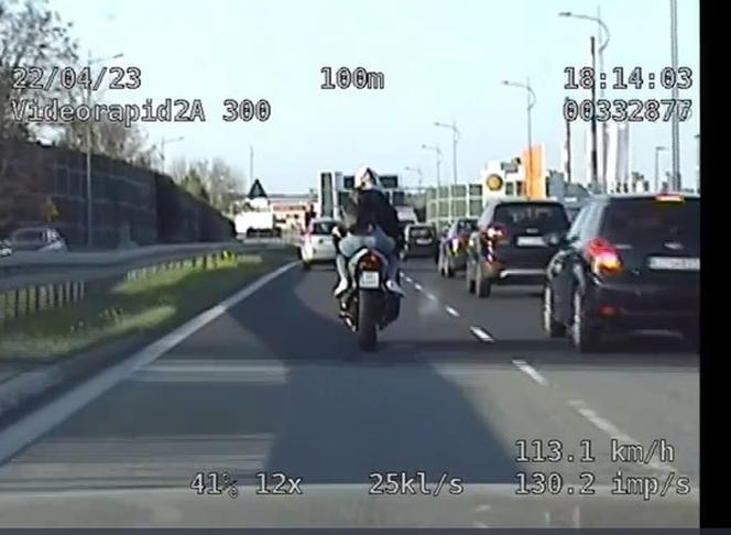 32-latek musi zapłacić gigantyczny mandat. Uciekał motocyklem przed policyjnym patrolem przez trzy miasta