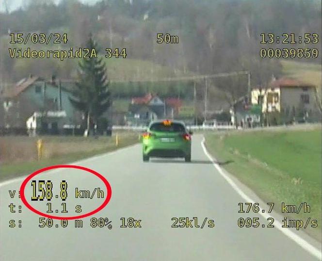 Jechał prawie 160 km/h w terenie zabudowanym. Kara była też wysoka!