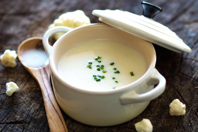Zupa krem kalafiorowa z mrożonki: łatwy przepis na zupę z kalafiora