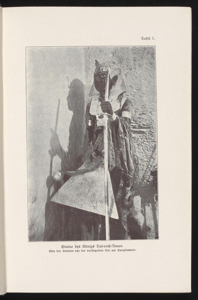 Fotografia z przetłumaczonej na niemiecki książki Howarda Cartera " The tomb of Tut-ankh-Amon", 1924