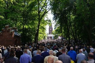 Pielgrzymka mężczyzn do Piekar Śląskich 2025. Tysiące wiernych na Kalwaryjskim Wzgórzu