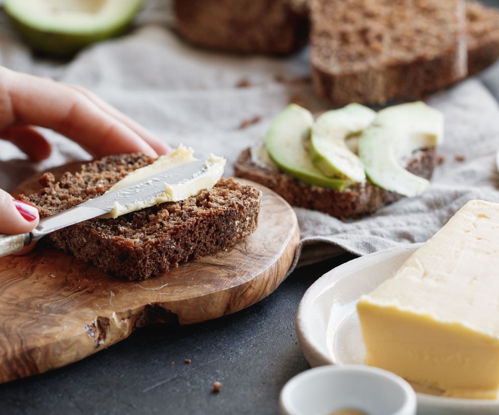 chleb smarowany masłem