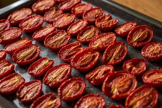 Jak suszyć pomidory w piekarniku? Przygotowujemy suszone pomidory domowej roboty