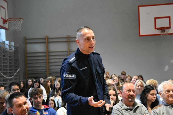 Dominik Dąbrowski spotkał się z młodzieżą III LO w Grudziądzu cz. I