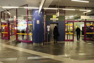 Modernizacja w warszawskim metrze. Ułatwi życie pasażerom na obleganych stacjach