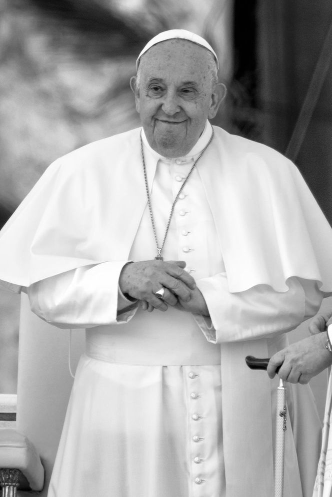 Papież Franciszek nie żyje.
