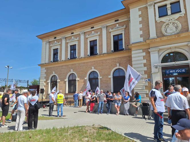 Protest przed siedzibą PKP Cargo w Tarnowskich Górach