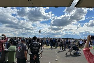 Krzesiny: Tłumy podczas pierwszego dnia pokazów lotniczych