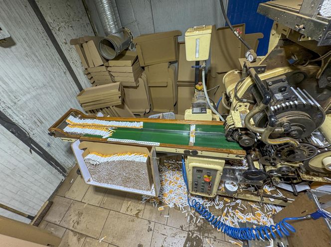 Nielegalna fabryka papierosów zlikwidowana! Milion papierosów w kartonach po pizzy