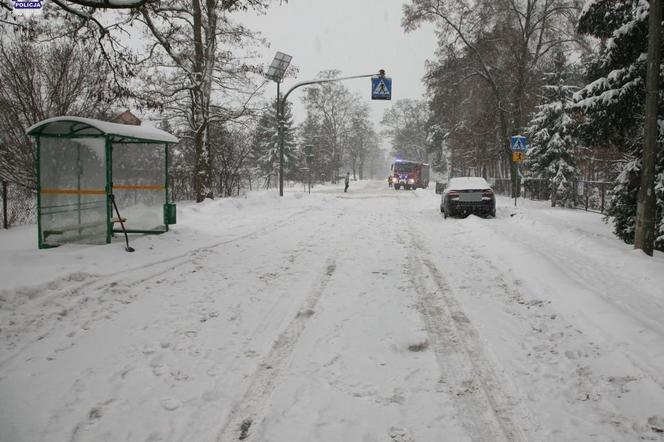 Dramatyczny wypadek w pow. lubelskim. Dziecko potrącone przez dwa pojazdy walczy o życie