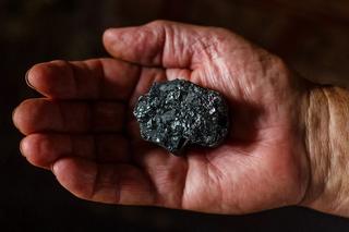 Potężne kolejki po węgiel. W Ostrowie sprzedają węgiel z importu