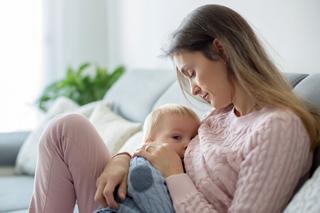 Przeziębienie a karmienie piersią. Jak wyleczyć przeziębienie nie zarażając dziecka?