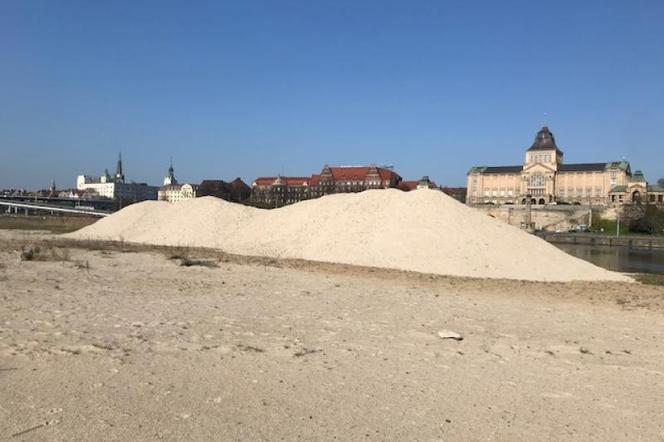 Zaplanowano trzy transporty piasku na plażę na Wyspie Grodzkiej