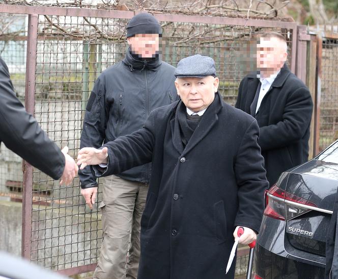 Jarosław Kaczyński na niedzielnej mszy