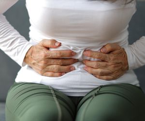 Zaparcia podczas upałów są częstym problemem. Gastroenterolog wyjaśnia