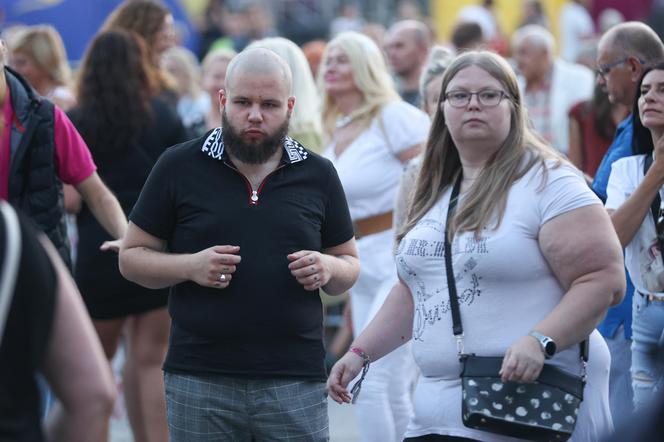 Potańcówka przed teatrem w Katowicach