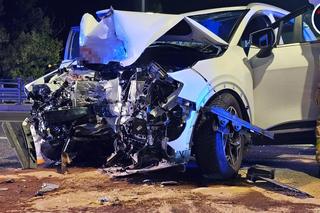 Pijani żołnierze roztrzaskali się na trasie Łazienkowskiej. Dwie osoby ranne