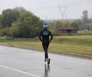 Deszczowy spacer w obiektywie. Tak się prezentuje Zalew Zemborzycki w jesiennej odsłonionie