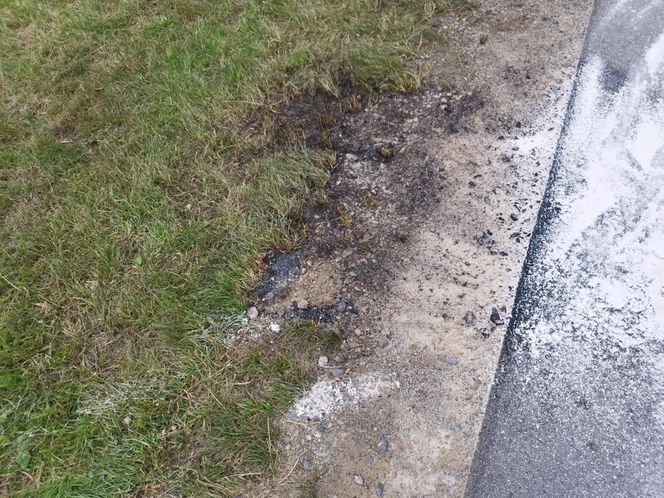 Ślady zbrodni na drodze, spalone ubrania ofiary spod Grójca. Sąsiedzi: "Myśleliśmy, że to mafijne porachunki"