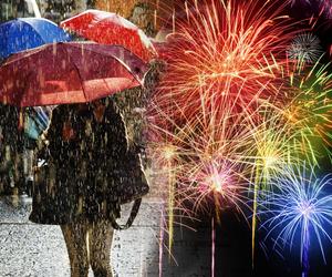 Na pokaz fajerwerków weź parasol