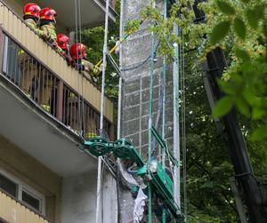 Wypadek przy remonecie bloku przy al. Solidarności 