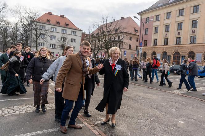 Maturzyści z Zabrza zatańczyli poloneza