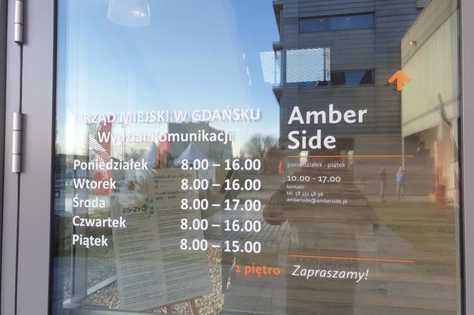 Punkt Obsługi Mieszkańców mieści się w bocznym wejściu do budynku Amber Expo przy ul. Żaglowej 11