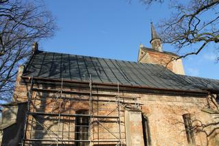 Zabytkowy kościół w Biskupcu ma nowy dach [ZDJĘCIA]