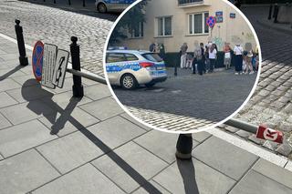 Znak drogowy runął na nastolatka! Dramat w centrum Warszawy