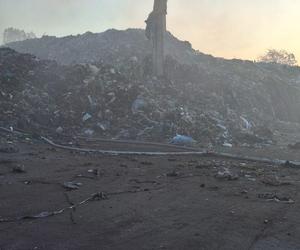 Ogromny pożar na terenie zakładu recyklingu odpadów w Rawiczu