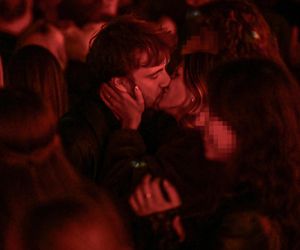 Maciej Musiał całował ukochaną na balkonie