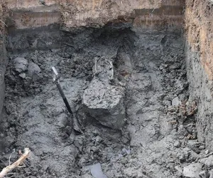 Wykopali ludzkie szczątki. Makabryczne odkrycie podczas prac kanalizacyjnych 