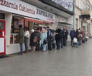 Tłusty Czwartek w Olsztynie. Długie kolejki do cukierni. Jakie pączki olsztynianie wybierają najczęściej?