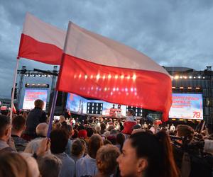 Warszawa śpiewała dla powstańców. Jesteście naszą dumą!