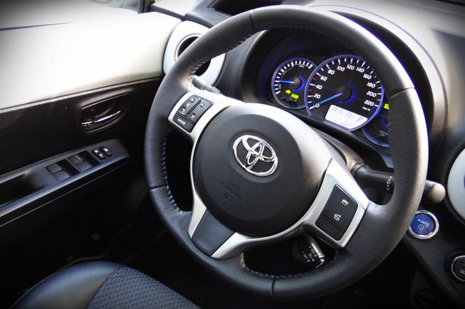 Toyota Yaris Hybrid 100