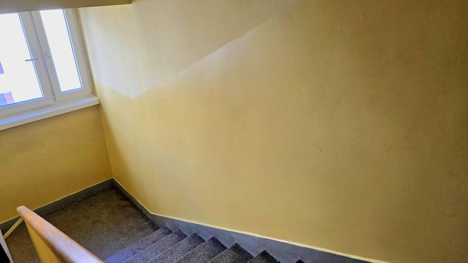 W PRL-u były w każdym budynku. Dziś ponownie są wnętrzarskim hitem