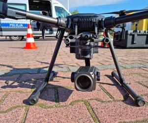 Policyjnym dronem na kierowców w Lesznie. Znów posypały się mandaty