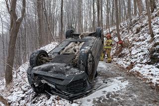 Wypadek Zakopane. Dachowanie samochodu