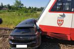 Tragednia pod Lesznem na przejeździe kolejowym. Nie żyje jedna osoba 