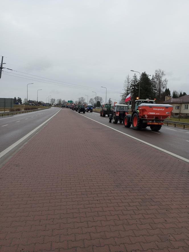 Trwa protest rolników w woj. lubelskim. Blokady są w wielu miejscach w regionie [DUŻO ZDJĘĆ]